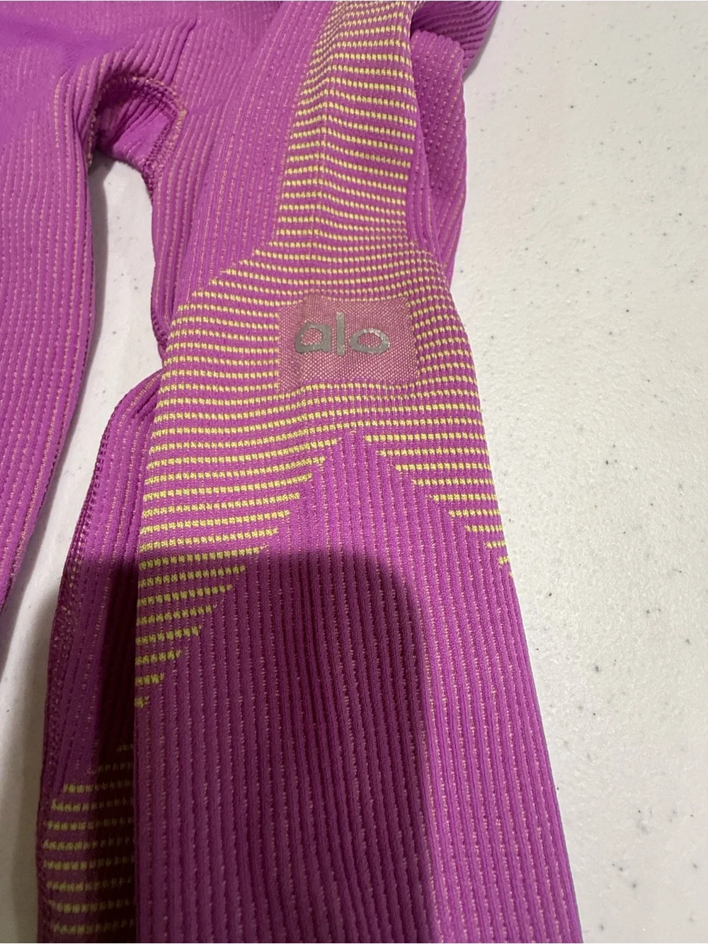 ALO Yoga Women’s Purple & Lime Green Seamless Active Leggings & Bra